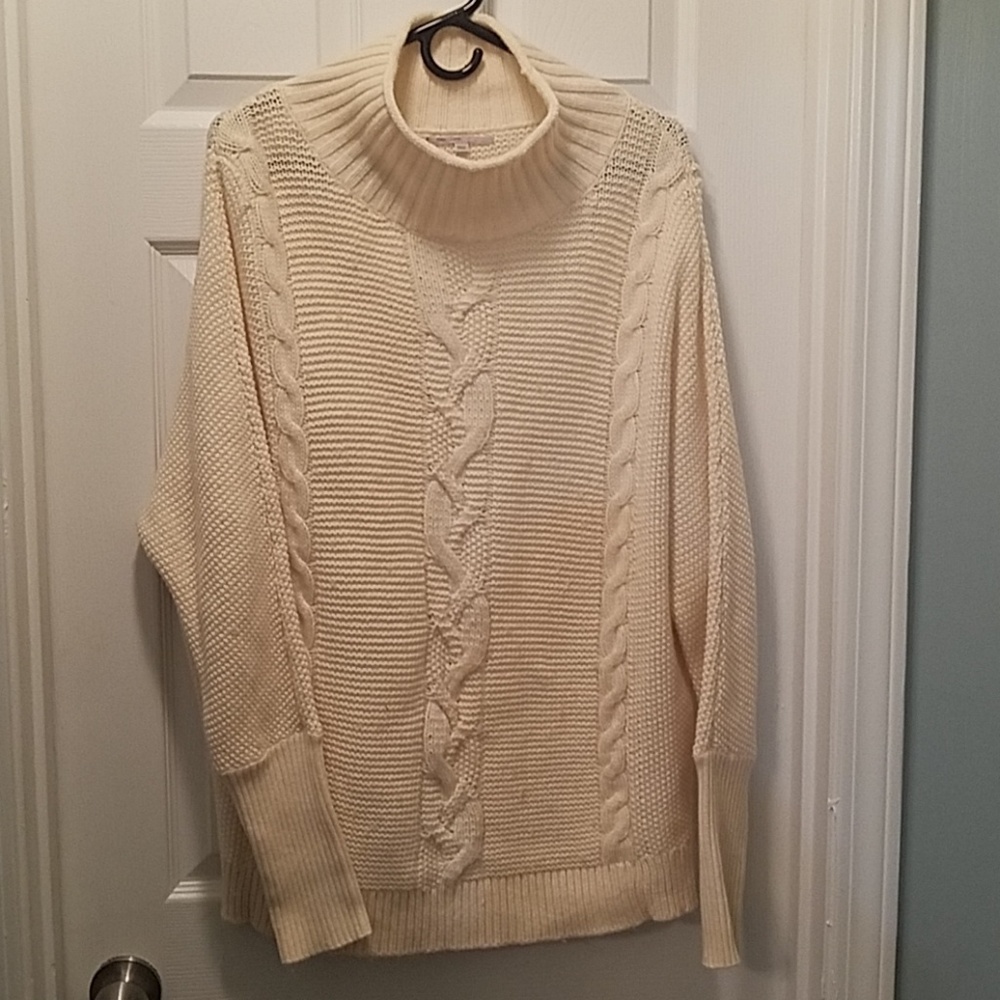 Gap mock neck cable sweater 
Large